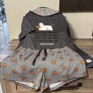 PREOWNED Life Is Good WOMEN'S SM EVERY TREAT YOU MAKE GHOST DOG PAJAMA SHORT SET